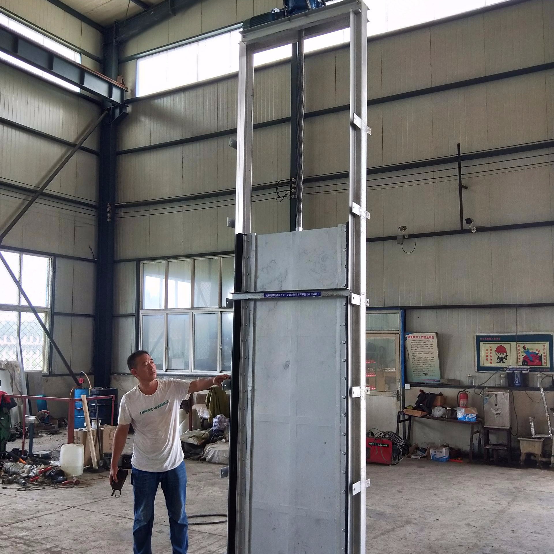 ���P䓙C(j��)�lһ�w�l�T(m��n)�r(ji��)��